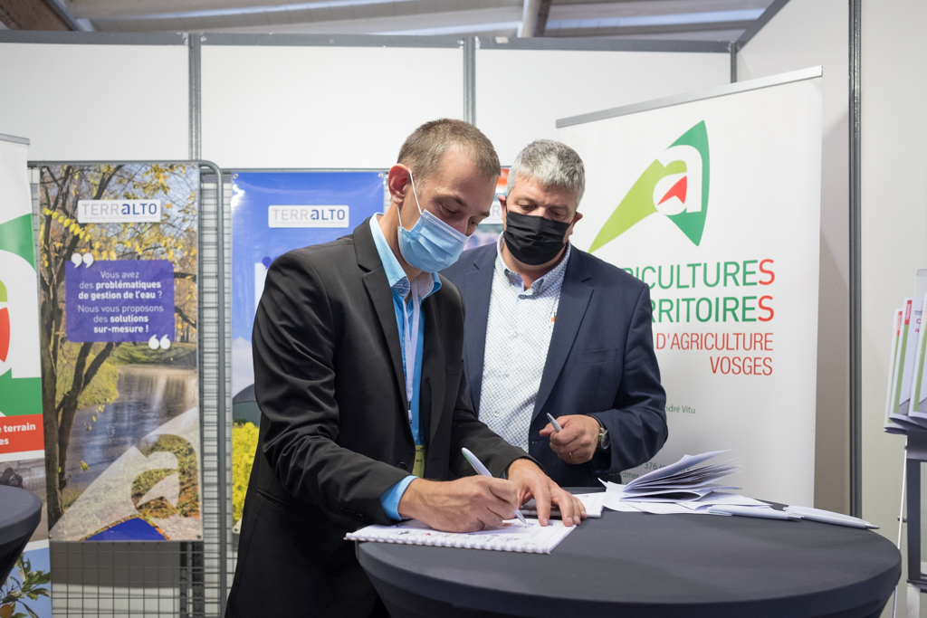 UM 2020_signature charte circulation agricole et forestiere_10.jpg